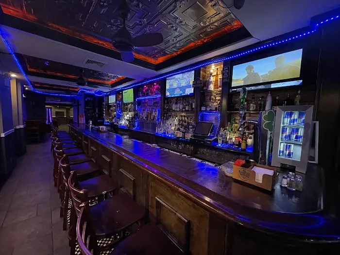 Captain's Bar and Grill Picture 2
