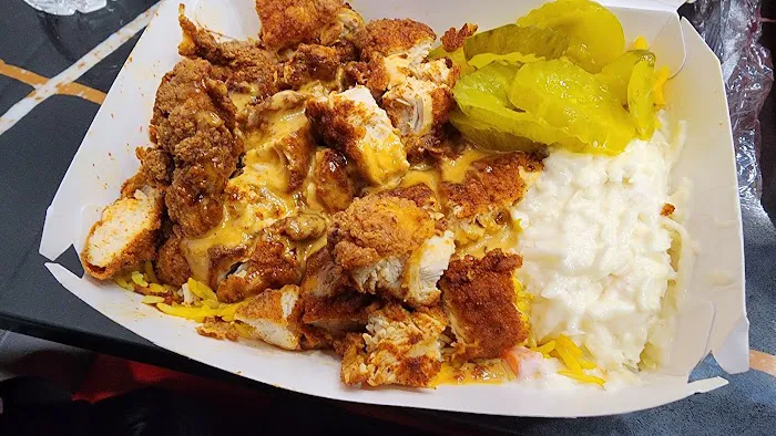 Fluffies Hot Chicken - Midtown Picture 1