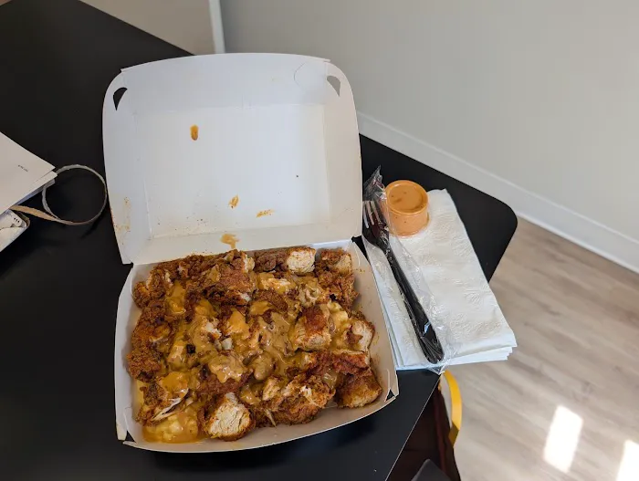 Fluffies Hot Chicken - Midtown Picture 4