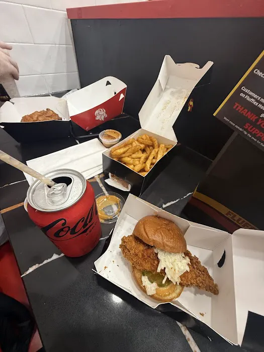 Fluffies Hot Chicken - Midtown Picture 9