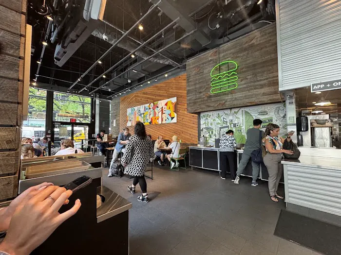 Shake Shack Midtown East Picture 7