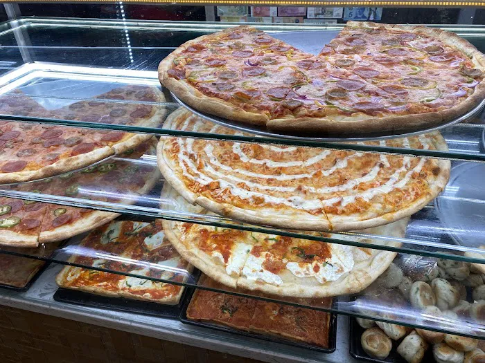 Royal Napoli Pizza Picture 3