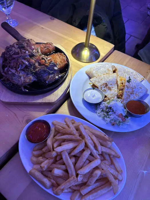 Fusion Bar and Grill Peruvian/Mexican Picture 7