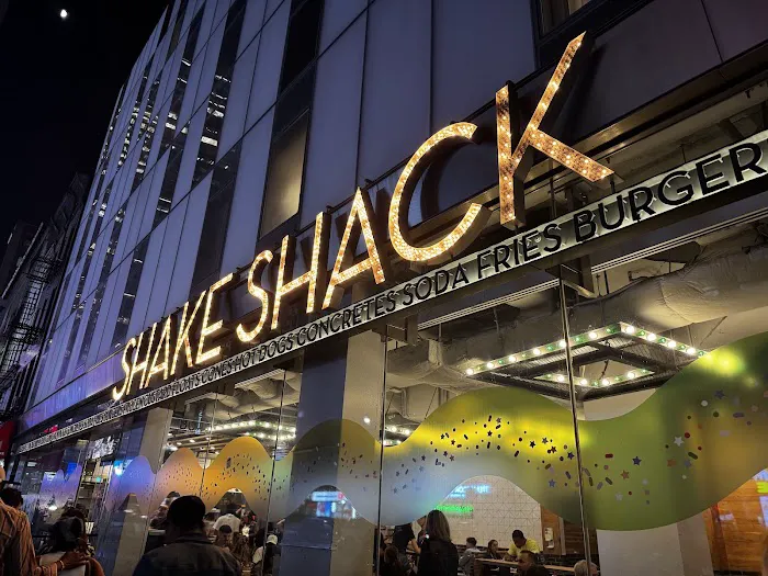 Shake Shack Theater District Picture 5