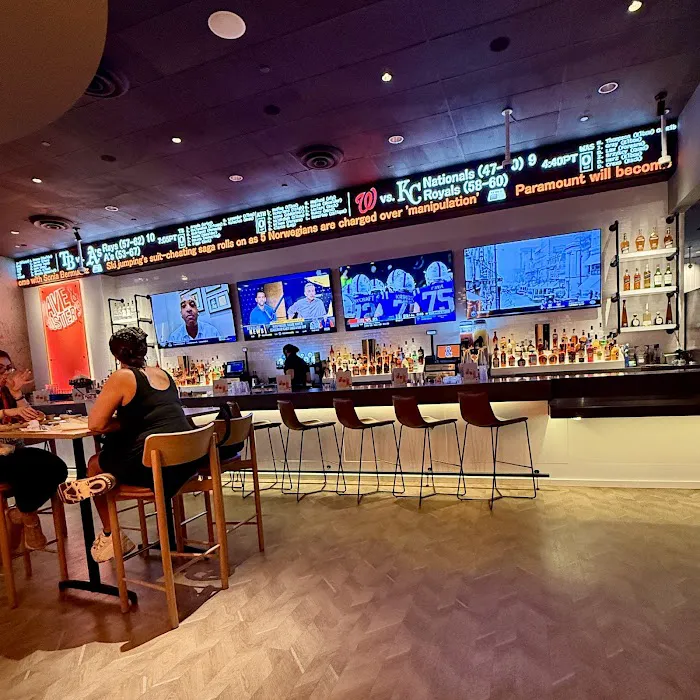 Dave & Buster's New York City - Times Square Picture 5