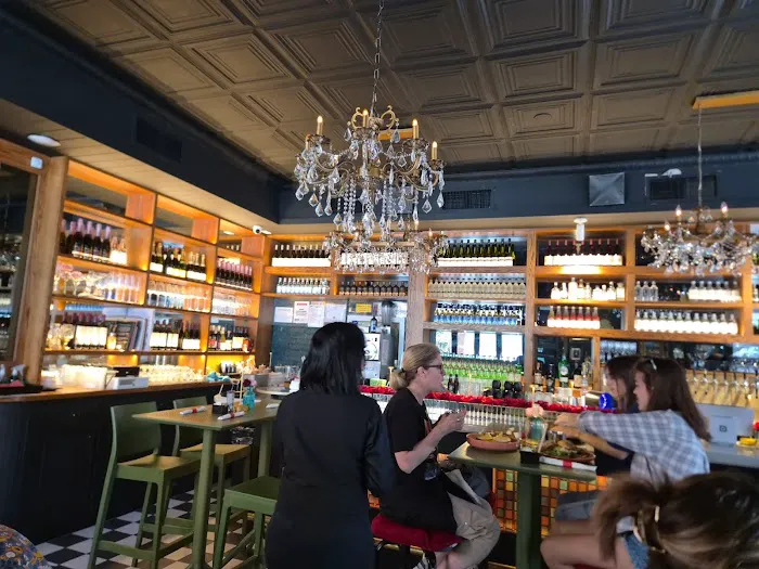 UT47 Kitchen & Bar Picture 2