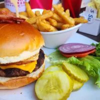 Mom's Kitchen and Bar ico