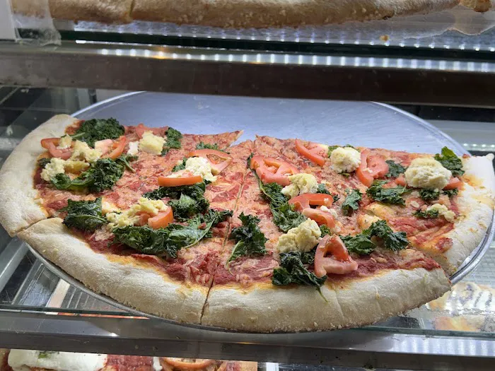 Green Oven Pizza Picture 5