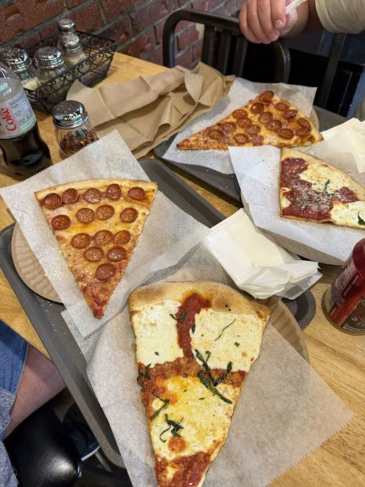 Green Oven Pizza Picture 7