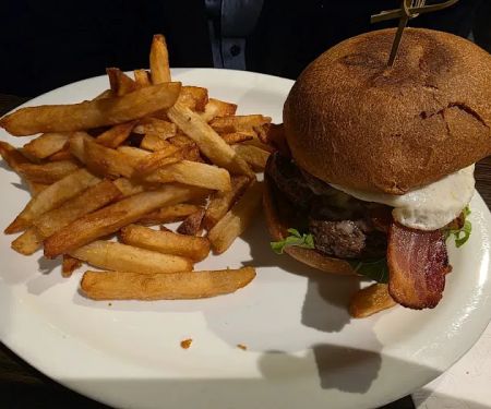 Malone's Irish Bar & Restaurant