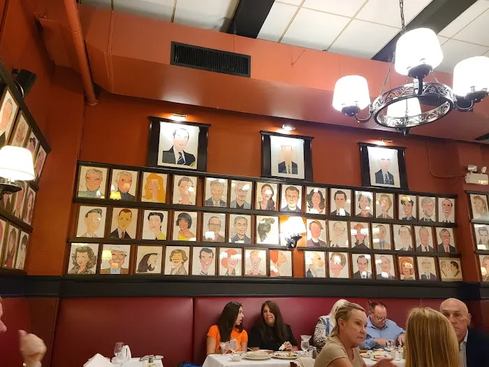Sardi's Picture 7