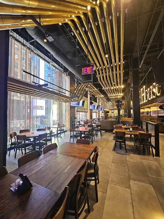 Yard House Picture 3