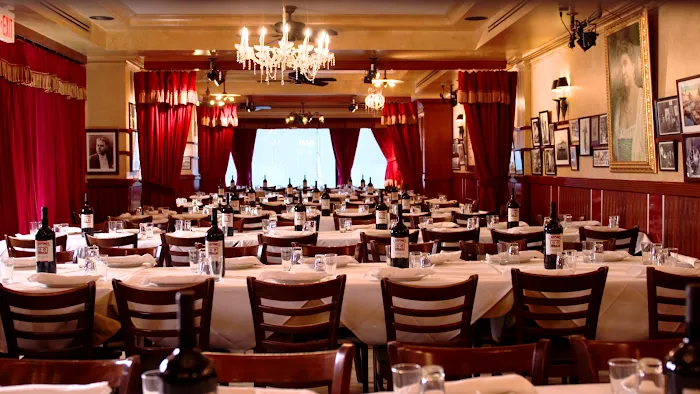Carmine's - Time Square Picture 2