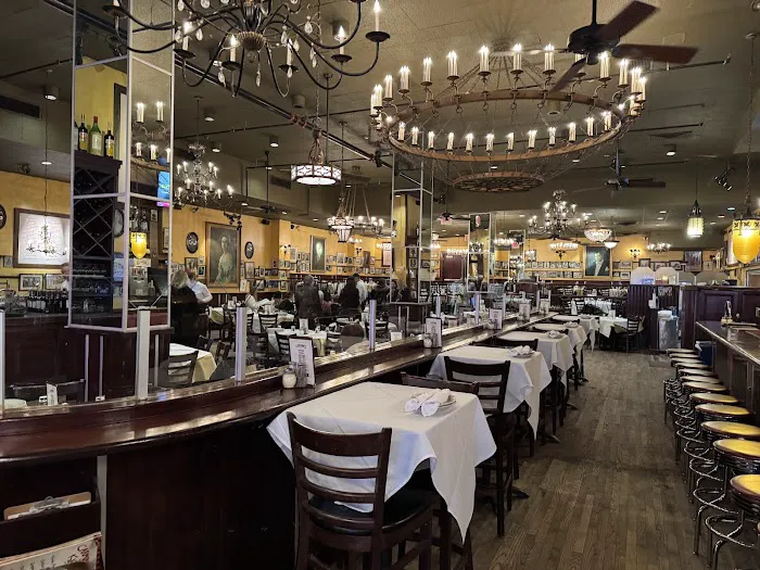 Carmine's - Time Square Picture 6