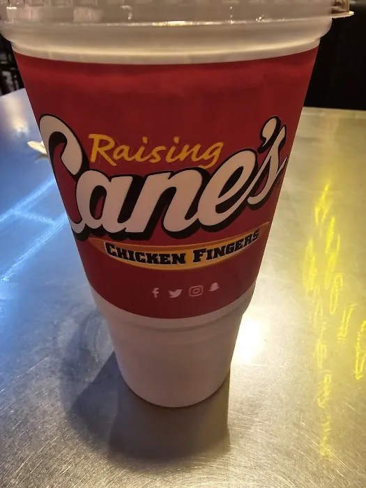 Raising Cane's Chicken Fingers Picture 6