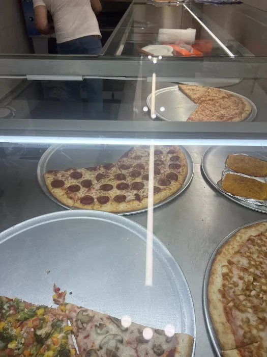 4 BOY PIZZA Picture 3