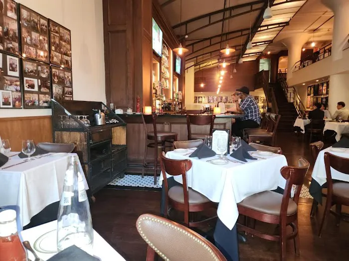 Frankie & Johnnie's Steakhouse Picture 5