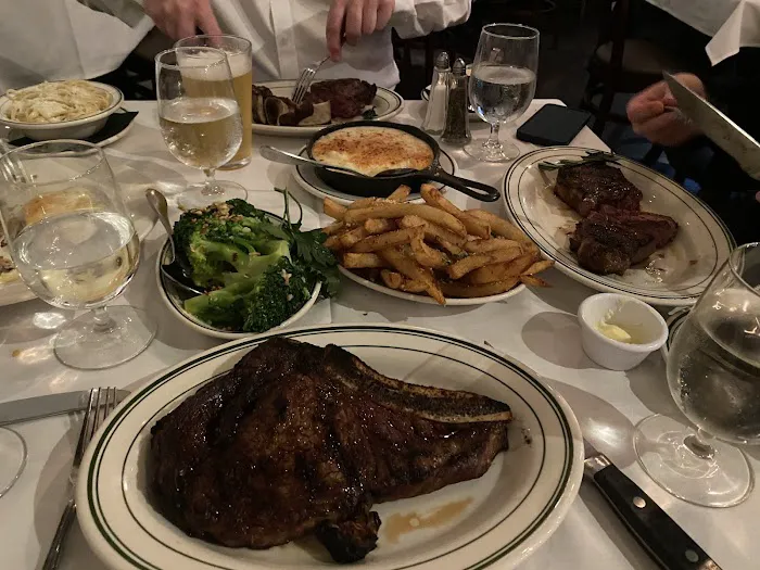 Frankie & Johnnie's Steakhouse Picture 2