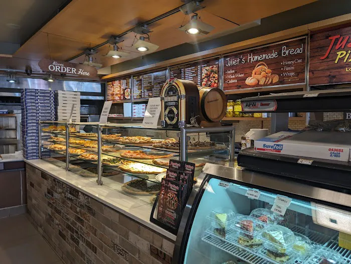 Justino's Pizza Picture 2