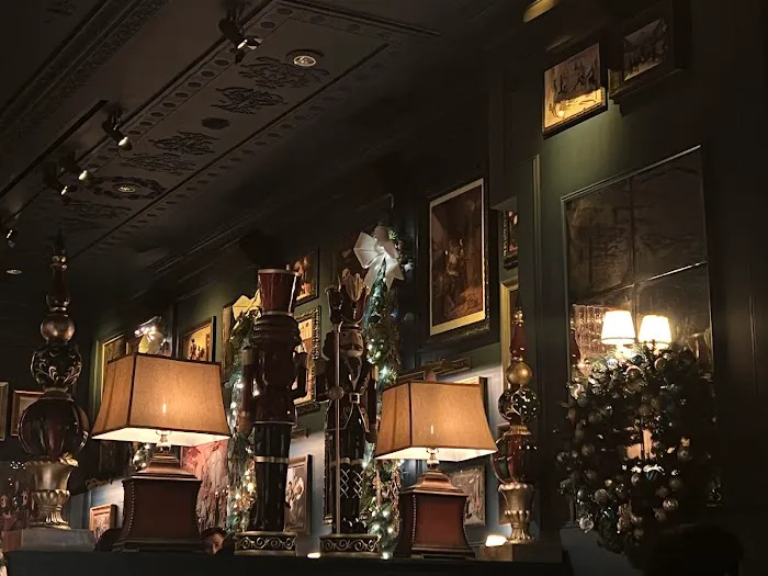 The Parlour Room Picture 4