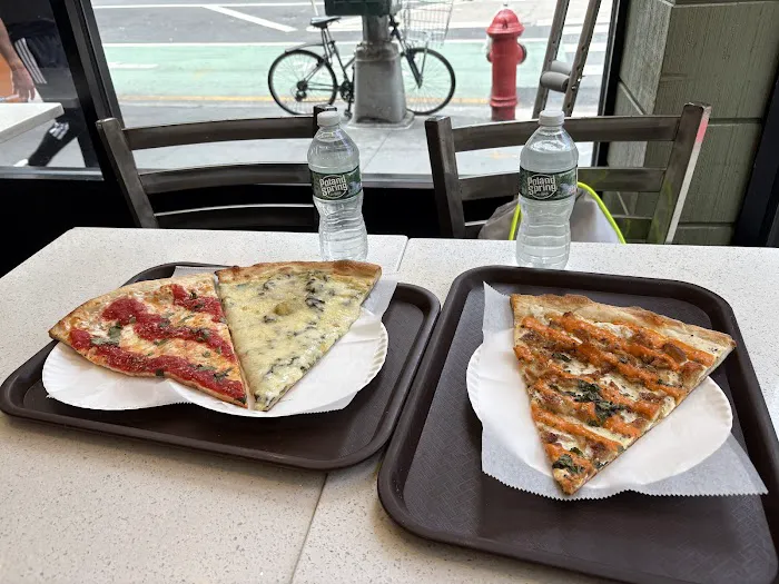 La Vera Pizzeria & Restaurant Picture 1