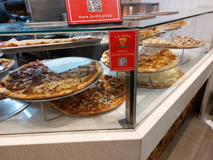 La Vera Pizzeria & Restaurant Picture 4