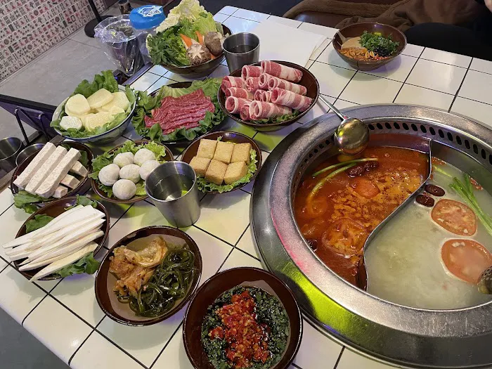 ER HOT POT 贰火锅 - 36th St Picture 3