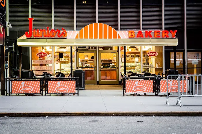 Junior's Restaurant & Bakery Picture 2