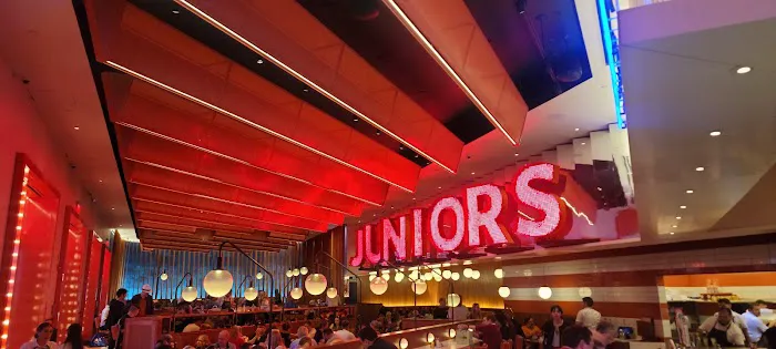 Junior's Restaurant & Bakery Picture 1