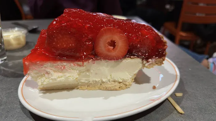 Junior's Restaurant & Bakery Picture 4