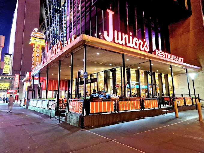 Junior's Restaurant & Bakery Picture 7