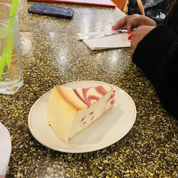 Junior's Restaurant & Bakery Picture 10