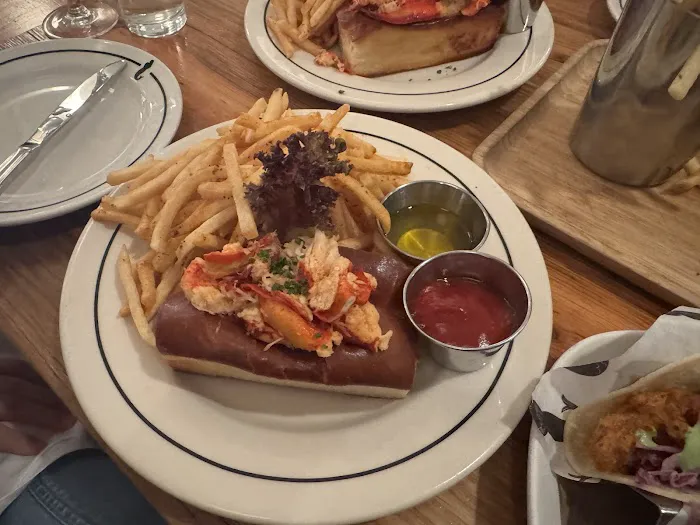 Mermaid Oyster Bar Times Square Picture 10