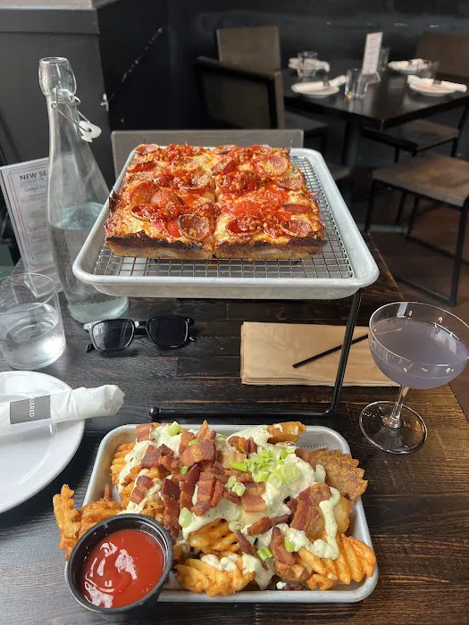 Emmy Squared Pizza: Midtown West Picture 7