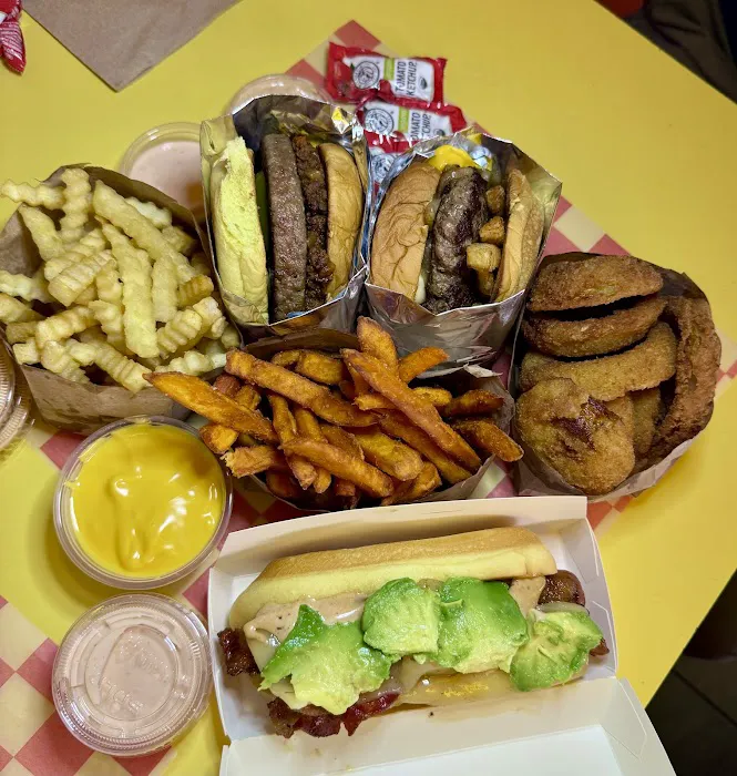 Lucky's Famous Burgers Picture 5