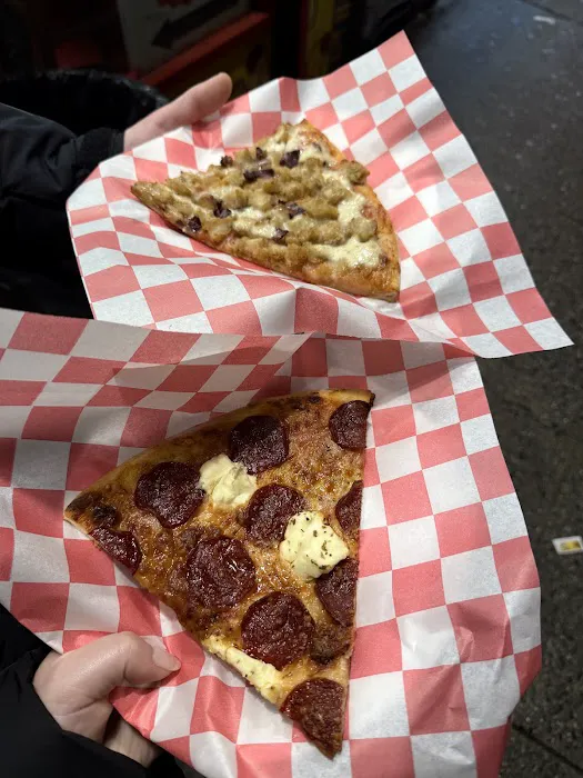 Famous New York Pizza Picture 6
