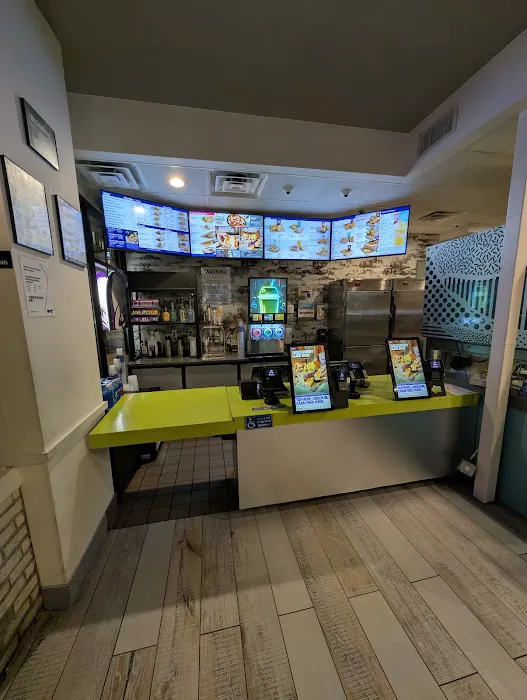 Taco Bell Cantina Picture 7