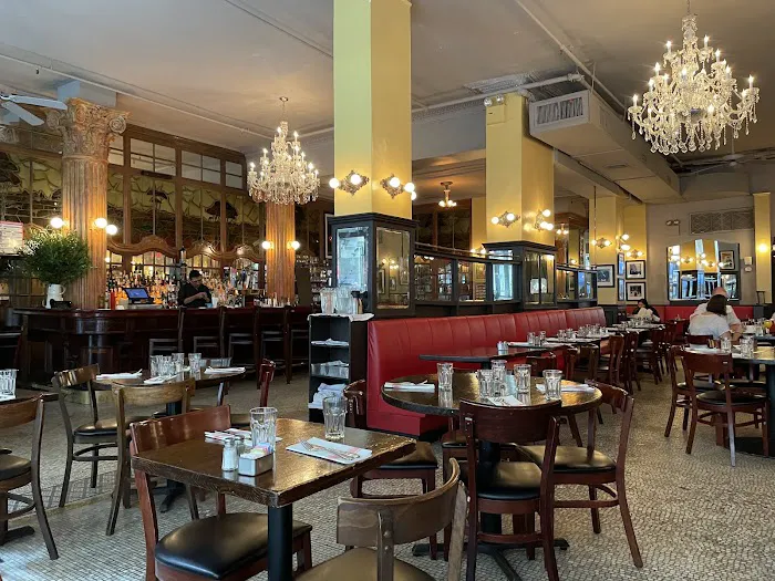 Cafe Un Deux Trois Picture 3
