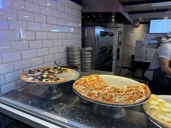 Carve: Unique Sandwiches & Pizza Picture 2