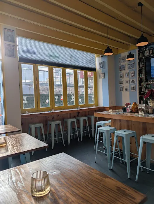 Revival Bar Restaurant Picture 6
