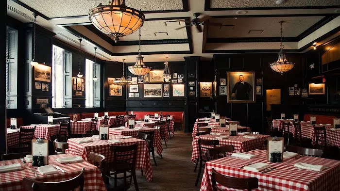 P.J. Clarke's Lincoln Square Picture 1