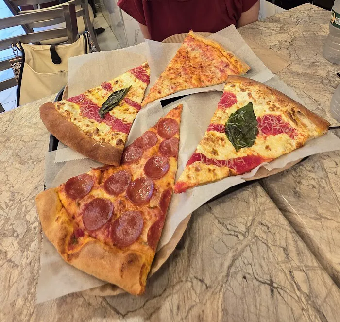 La Bellezza Pizza Picture 1