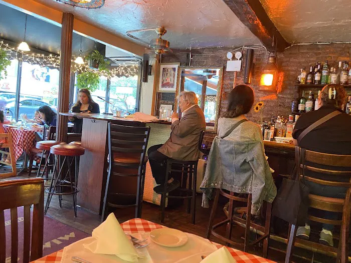 Mimi's Restaurant and Piano Bar Picture 6