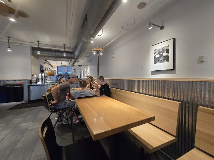 Chipotle Mexican Grill Picture 4