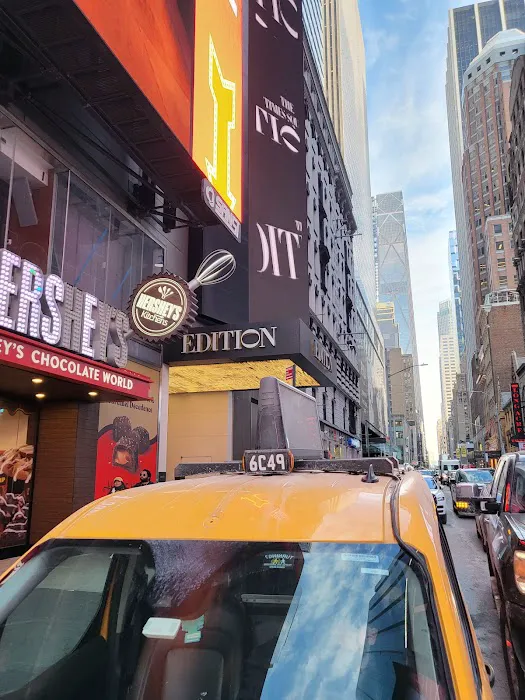 The Terrace and Outdoor Gardens at the Times Square EDITION Picture 8