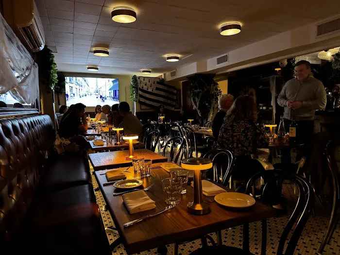 Le Tout Va Bien - French Restaurant Picture 10