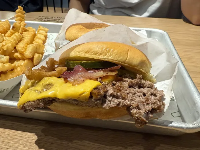 Shake Shack Columbus Circle Picture 2