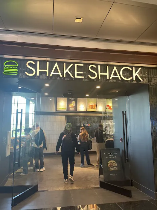 Shake Shack Columbus Circle Picture 5