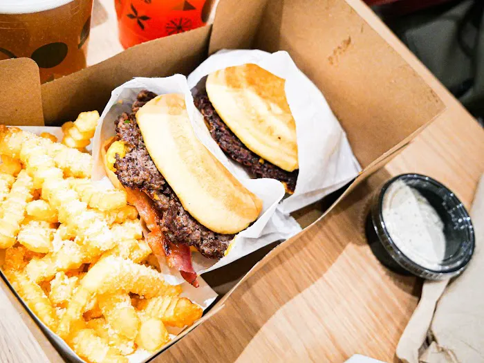 Shake Shack Columbus Circle Picture 4