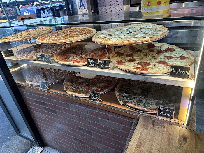 Pop's Pizzas Picture 2